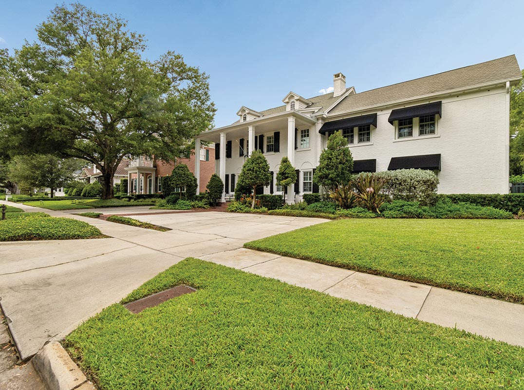Stunning Golfview Estate on an Oversized Lot